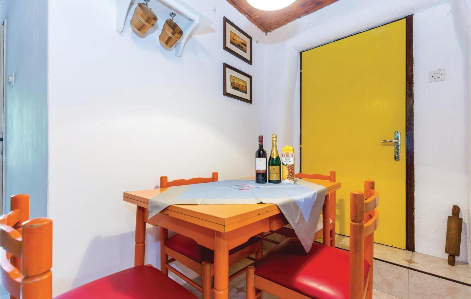 Amazing Apartment In Novi Vinodolski With Wifi المظهر الخارجي الصورة